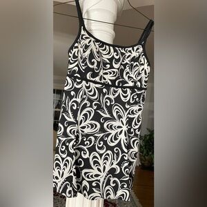 Robby Len women’s black and white Floral print strap swim dress/ beating suit 14